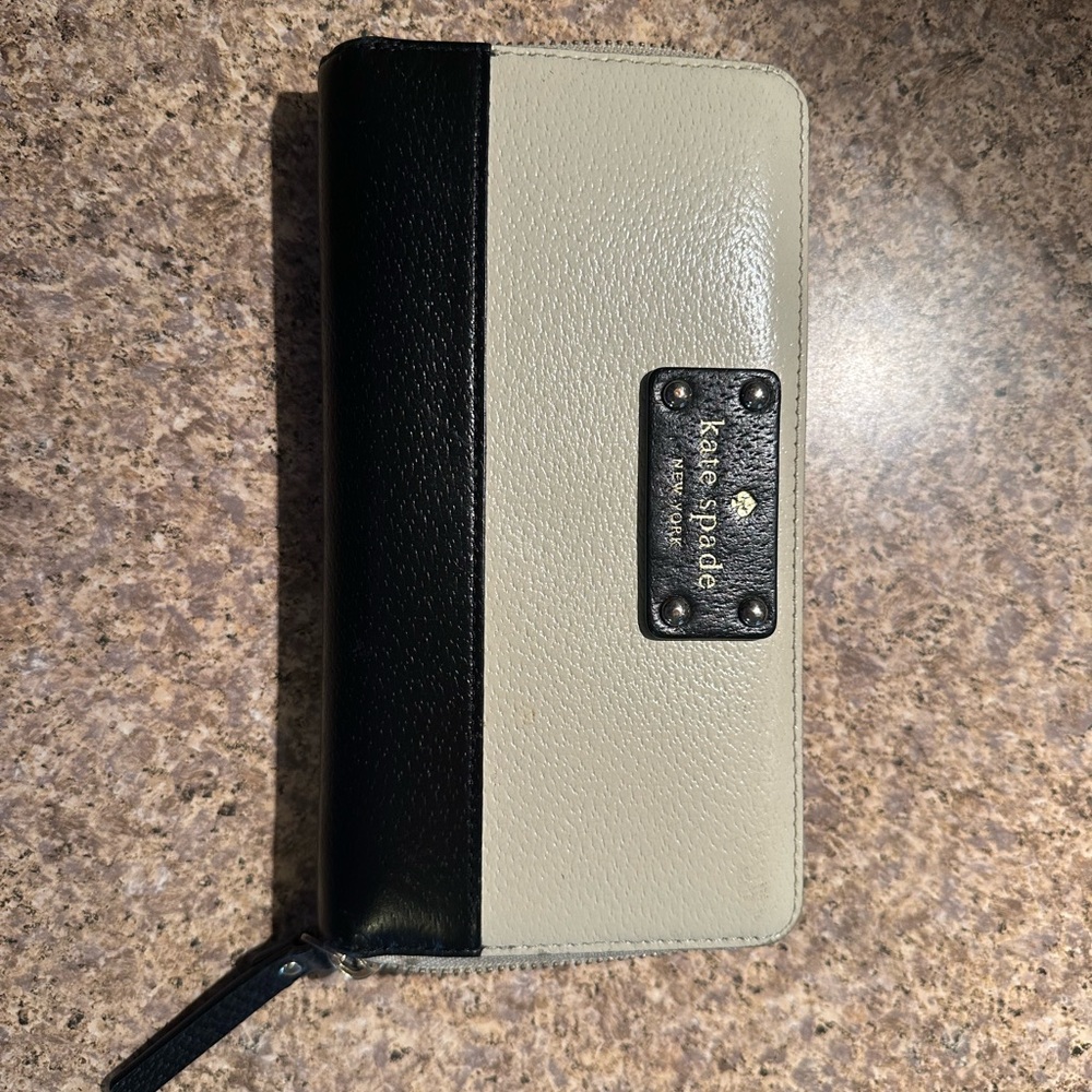 Kate Spade Black and Cream Zip Wallet